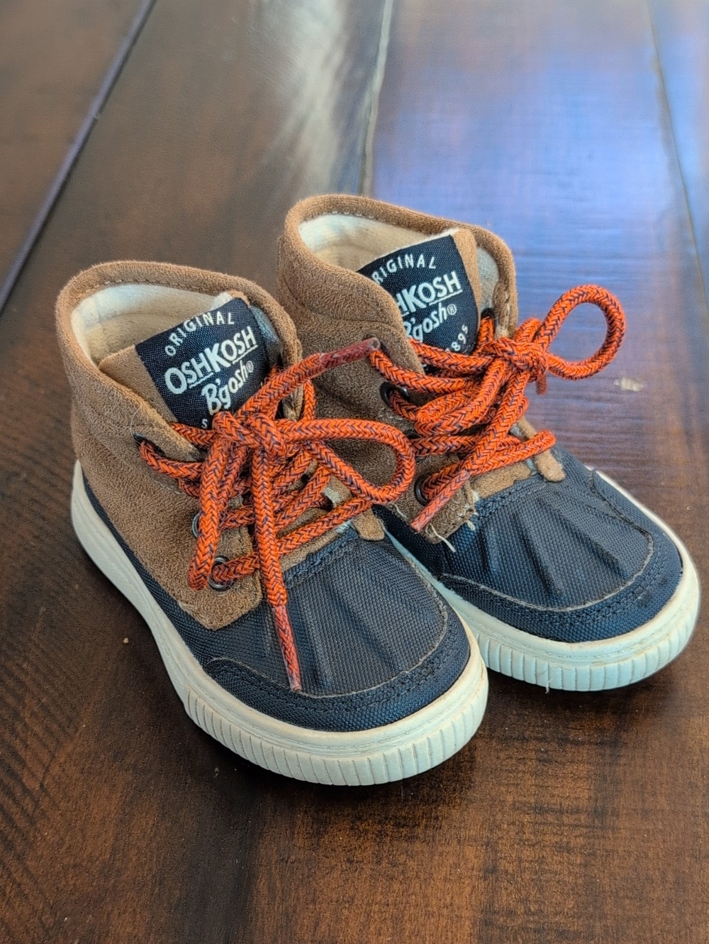 OshKosh B'gosh Kids Navy and Brown High-Top Sneakers with Orange Laces